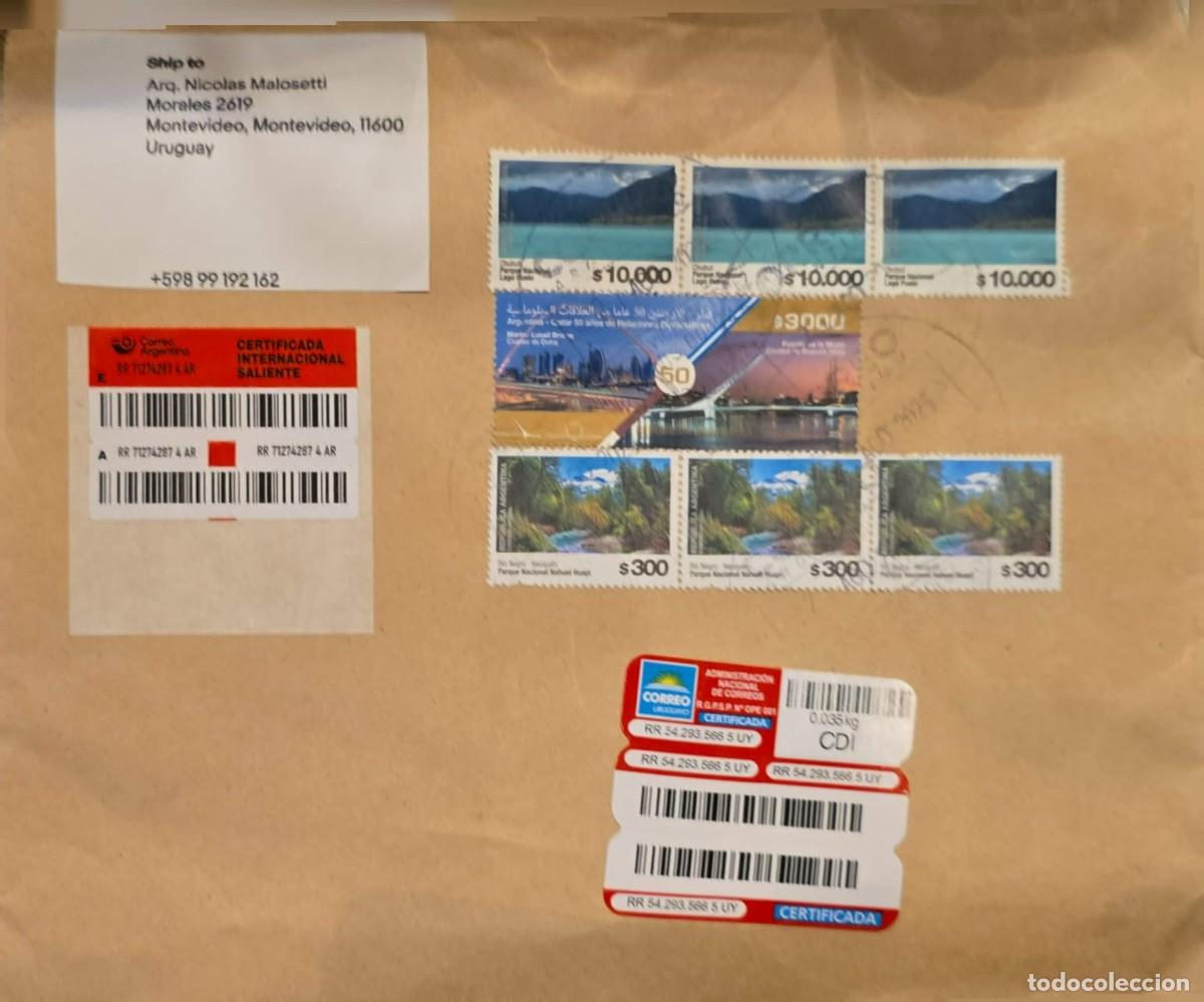 Sellos: MI) 2025 ARGENTINA, REGISTERED COVER SENT TO MONTEVIDEO, URUGUAY; POSTAGE PAID VIA A COMBINATION OF
