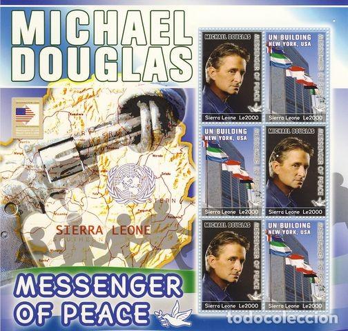Sellos: SIERRA LEONA. MICHAEL DOUGLAS. - Foto 1