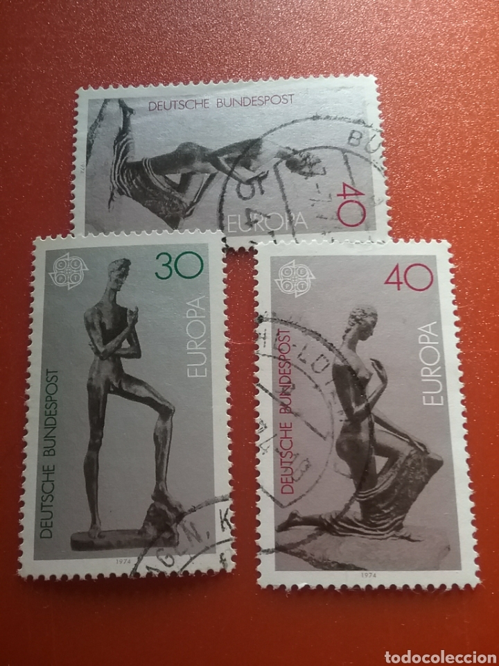 Sellos: Sellos Alemania, R. Federal mtdos/1974/Europa CEPT/arte/escultura/joven subiendo/mujer arrodillada