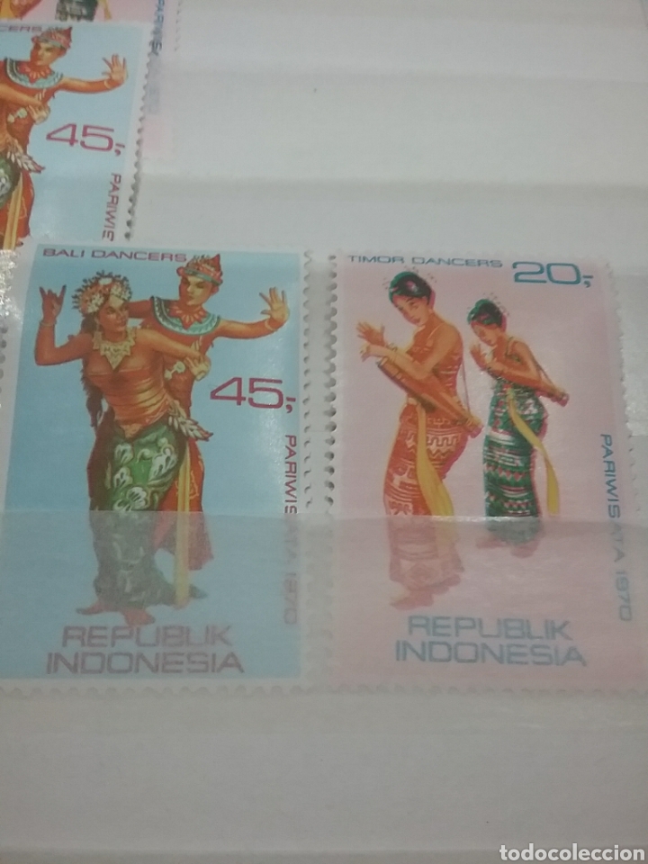 Sellos: Sello R. Indonesia nuevo/1970/turismo/visite/Indonesia/danzas/tradiciones/folclore/disfraz/flores/fl