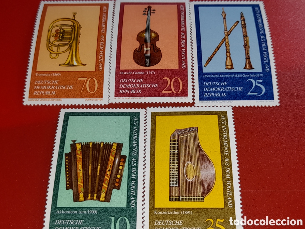 Sellos: Sello Alemania, DDR nuevo 1977. Instrumentos. Musica.Acordeon.Viola.Citara.Oboe. Arte.