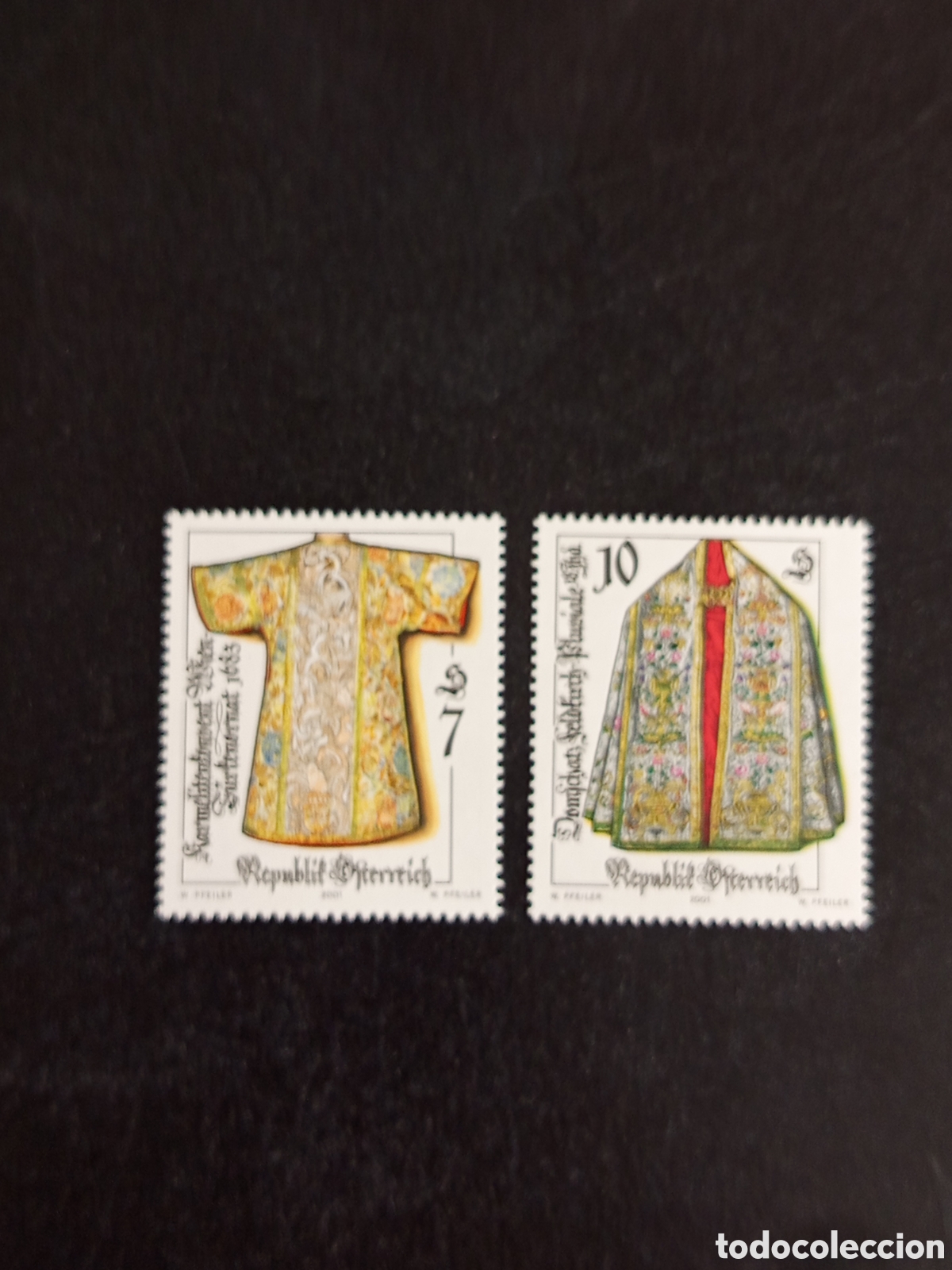 Sellos: AUSTRIA, 2001. Artesan&iacute;a Antigua: casulla y capa pluvial. Pedido m&iacute;nimo 3 &euro;. Ver fotos.