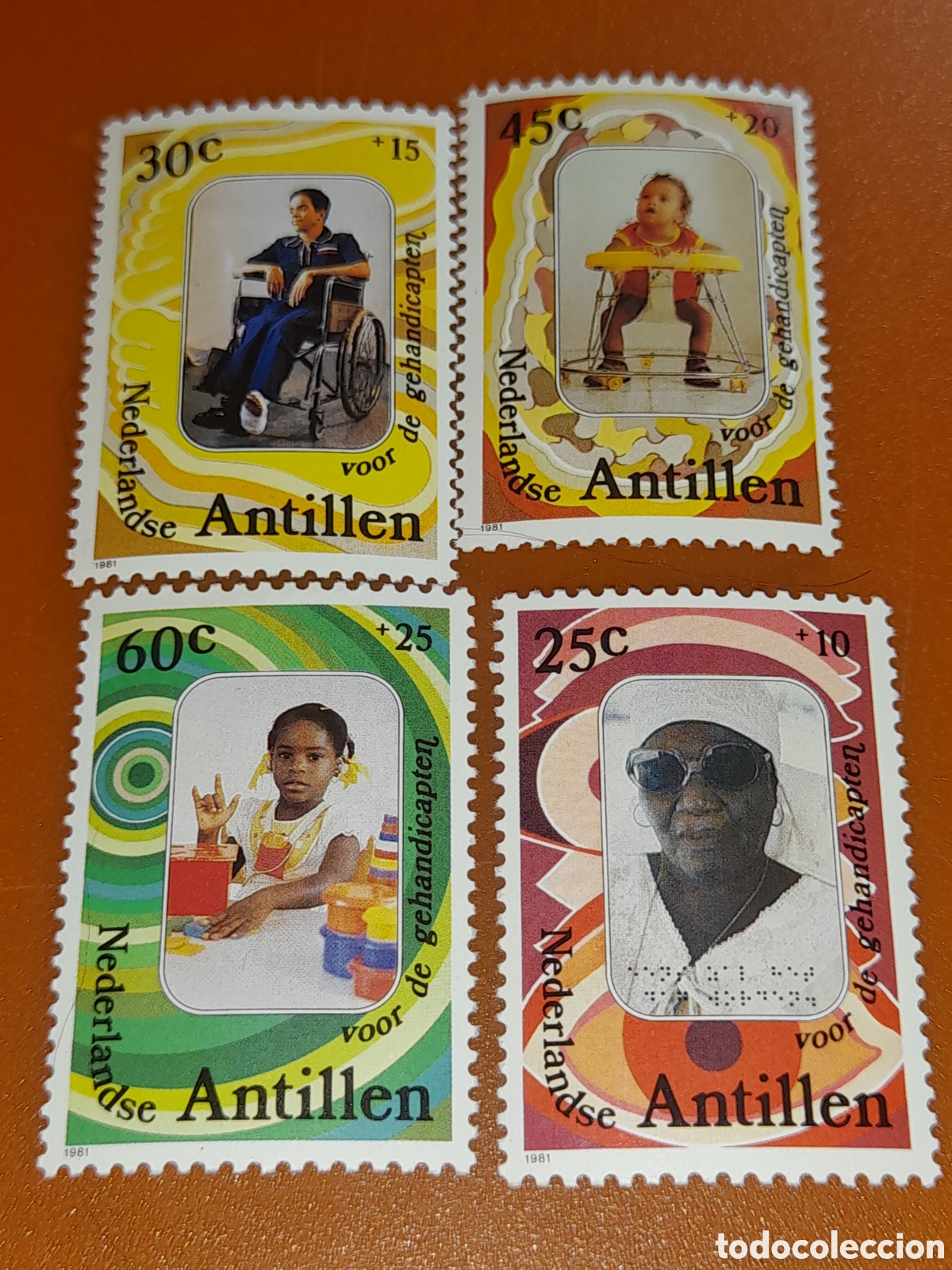 Sellos: Sello Antillas Holandesas nuevo 1981. A&ntilde;o inter discapacitados. Silla rueda. Gafas. Juegos. Cubos. I
