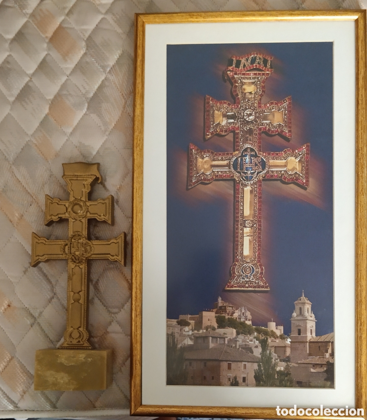 Sellos: Lote Cruz de Caravaca (Cuadro enmarcado + Cruz de mesa)