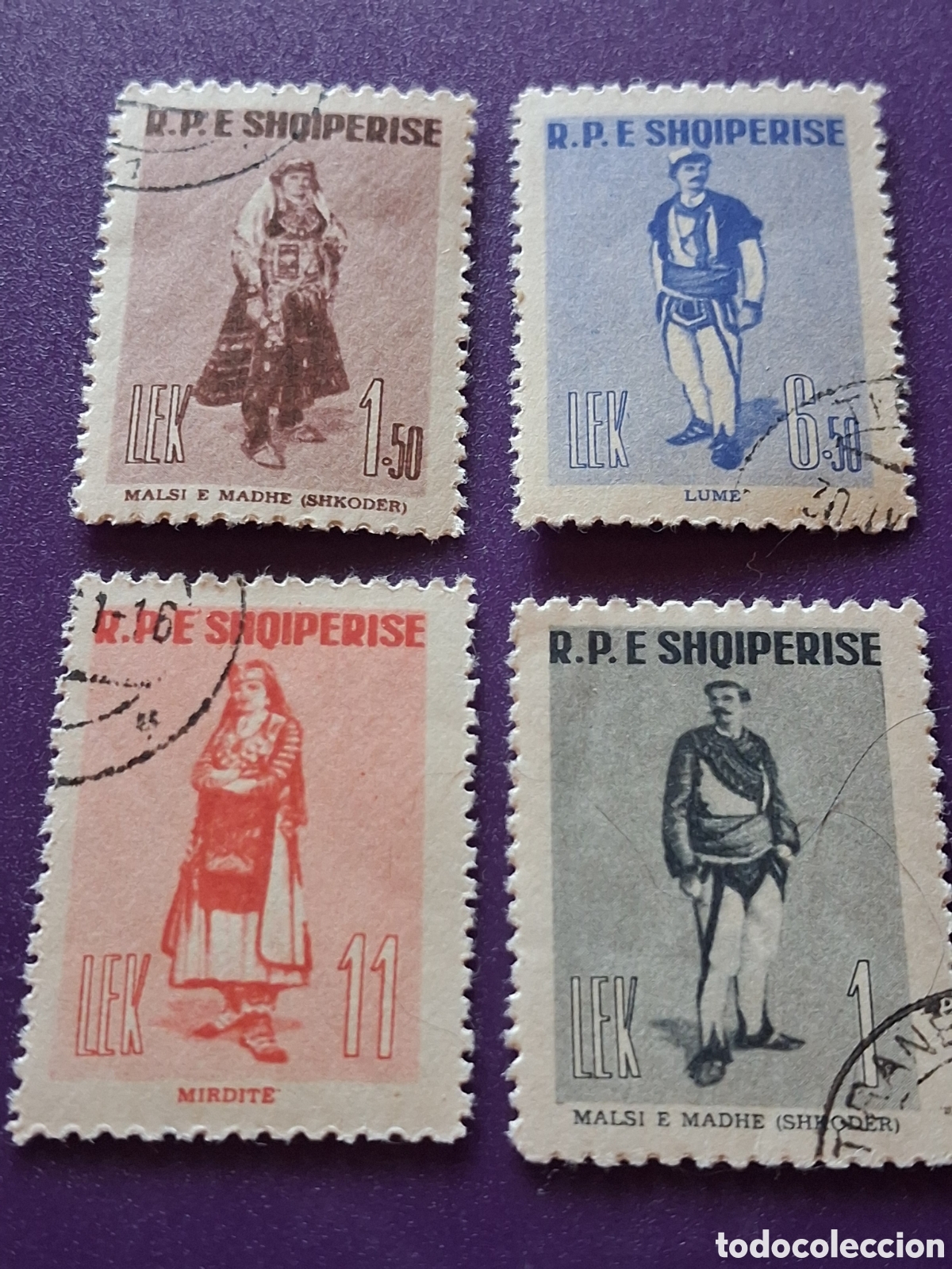 Selos: Sello Albania mtdo 1961. Trajes tradicionales. Folclore. Disfraz. Constumbres. Arte. Historia.,