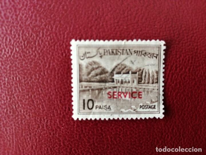 Briefmarken: PAKIST&Aacute;N - PAQUIST&Aacute;N - VALOR FACIAL 10 PAISA CON SERVICE SOBRECARGADO EN ROJO - JARDINES DE SHALIMAR