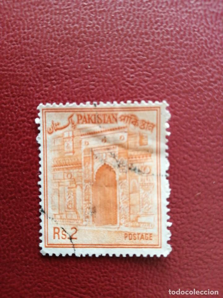 Briefmarken: PAKIST&Aacute;N - PAQUIST&Aacute;N - VALOR FACIAL RS. 2 - A&Ntilde;O 1961 - PUERTA DEL TEMPLO DE SONA - YV 141