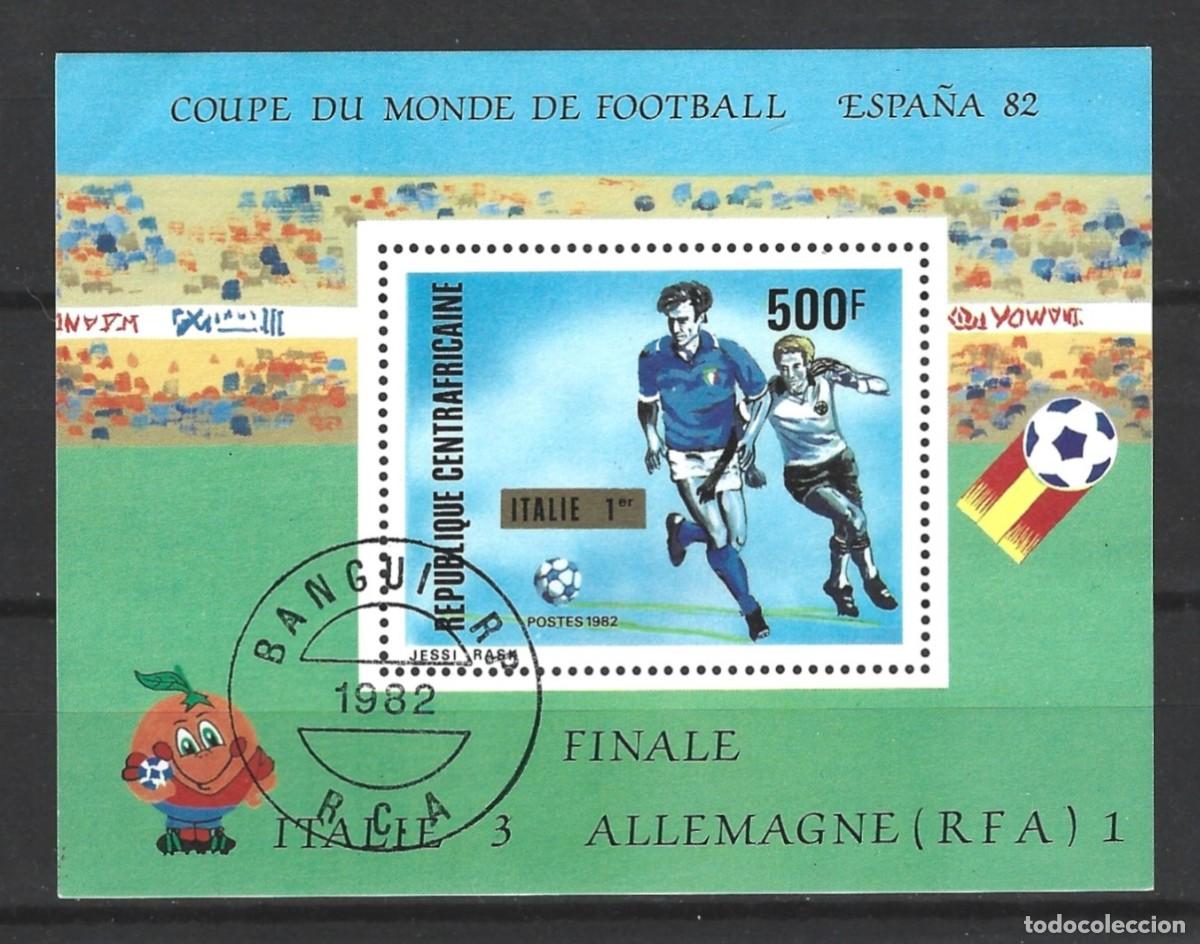 Sellos: AFRICA CENTRAL - 1982 - BLOQUE COPA MUNDIAL DE FUTBOL - MATASELLADO