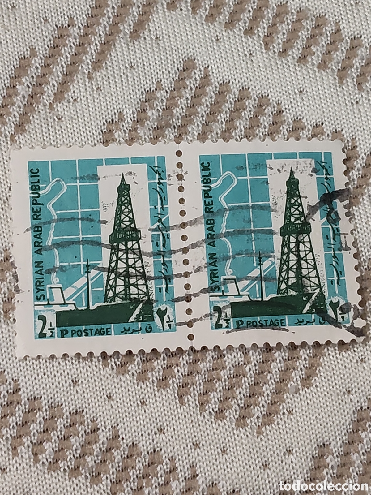 Sellos: Bloque de 2 sellos de Syria torre de extraccion de petr&oacute;leo 1968
