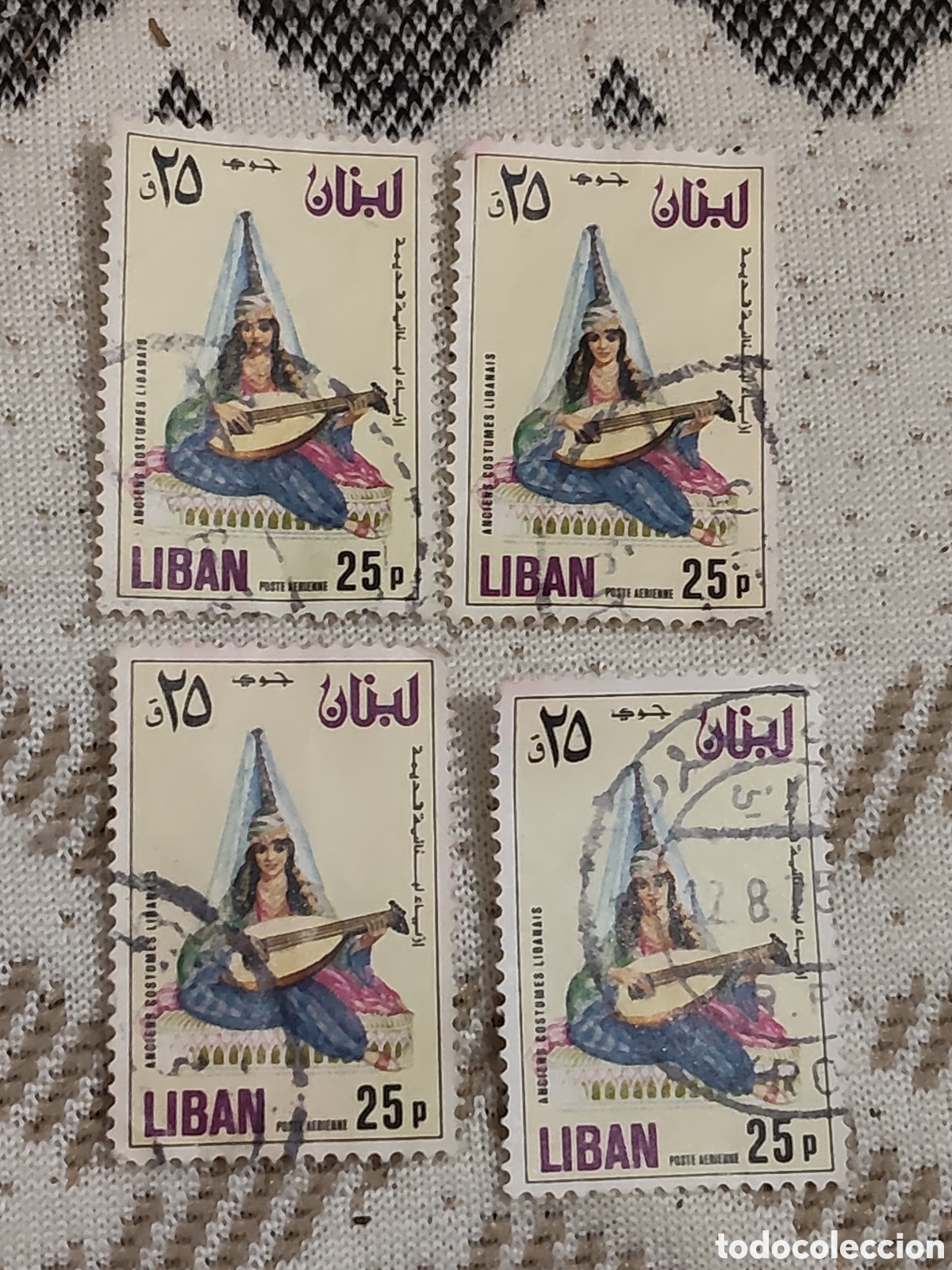 Sellos: 4 sellos del L&iacute;bano trajes tradicionales mujer tocando el Laud 1973