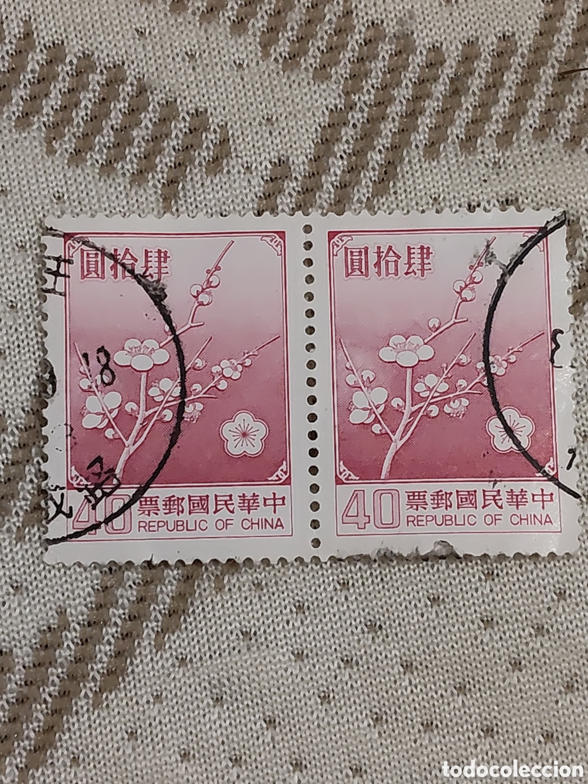 Sellos: Bloque de 2 sellos de Taiw&aacute;n flor del ciruelo 1985