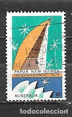 Sellos: 1975: Independencia de Pap&uacute;a y Nueva Guinea - Casa del espr&iacute;ritu (usado)