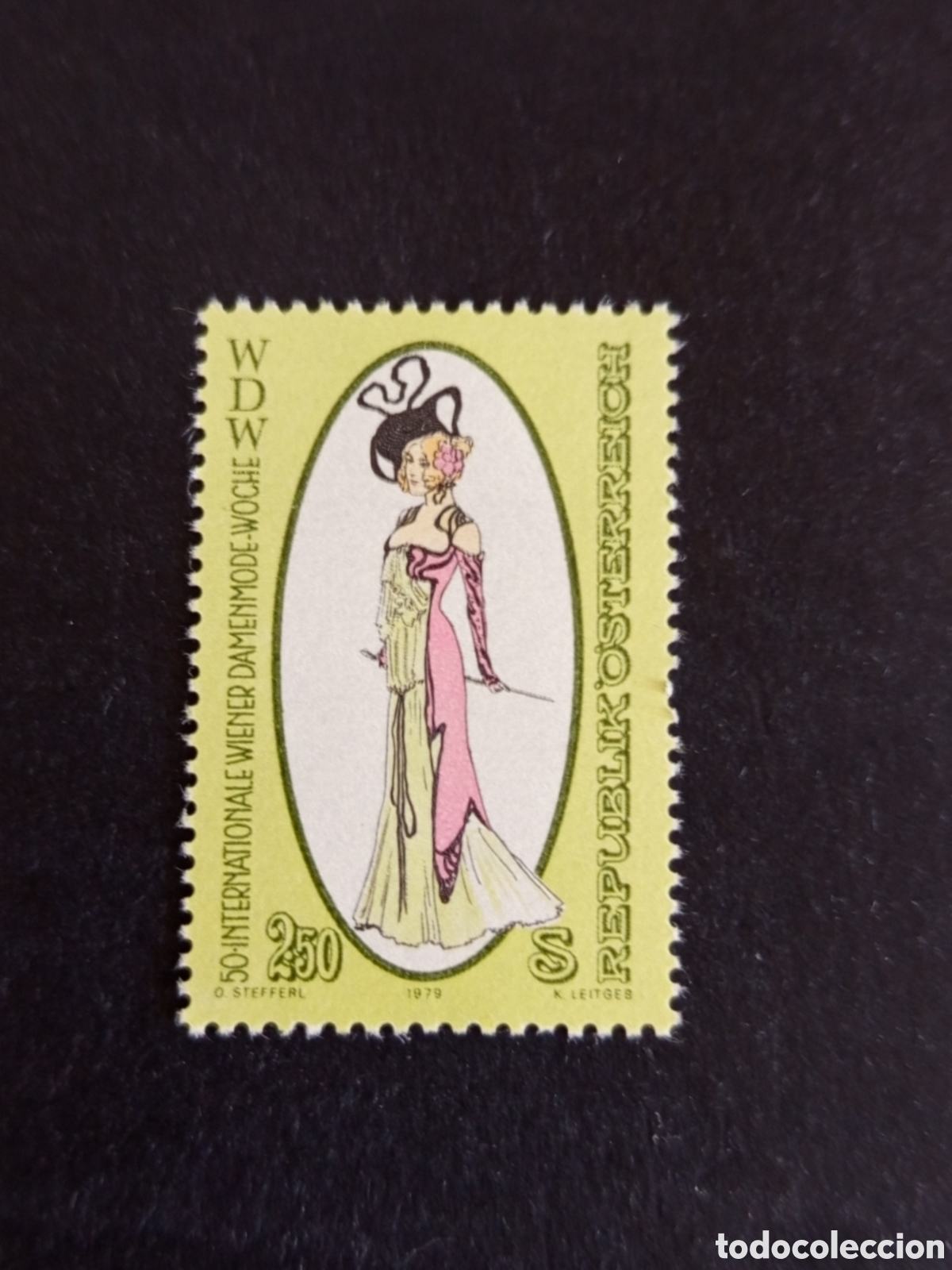 Sellos: AUSTRIA, 1979. Semana Internacional de la Moda. Viena. Yvert 1433. Pedido m&iacute;nimo 3 &euro;. Ver fotos.