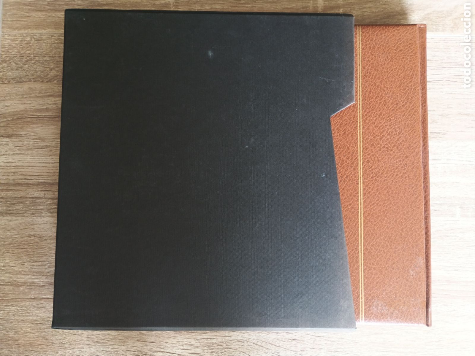Sellos: ALBUM PARA SELLOS AUSTRIA 1968/1978 + 40 HOJAS LINDERT DUAL