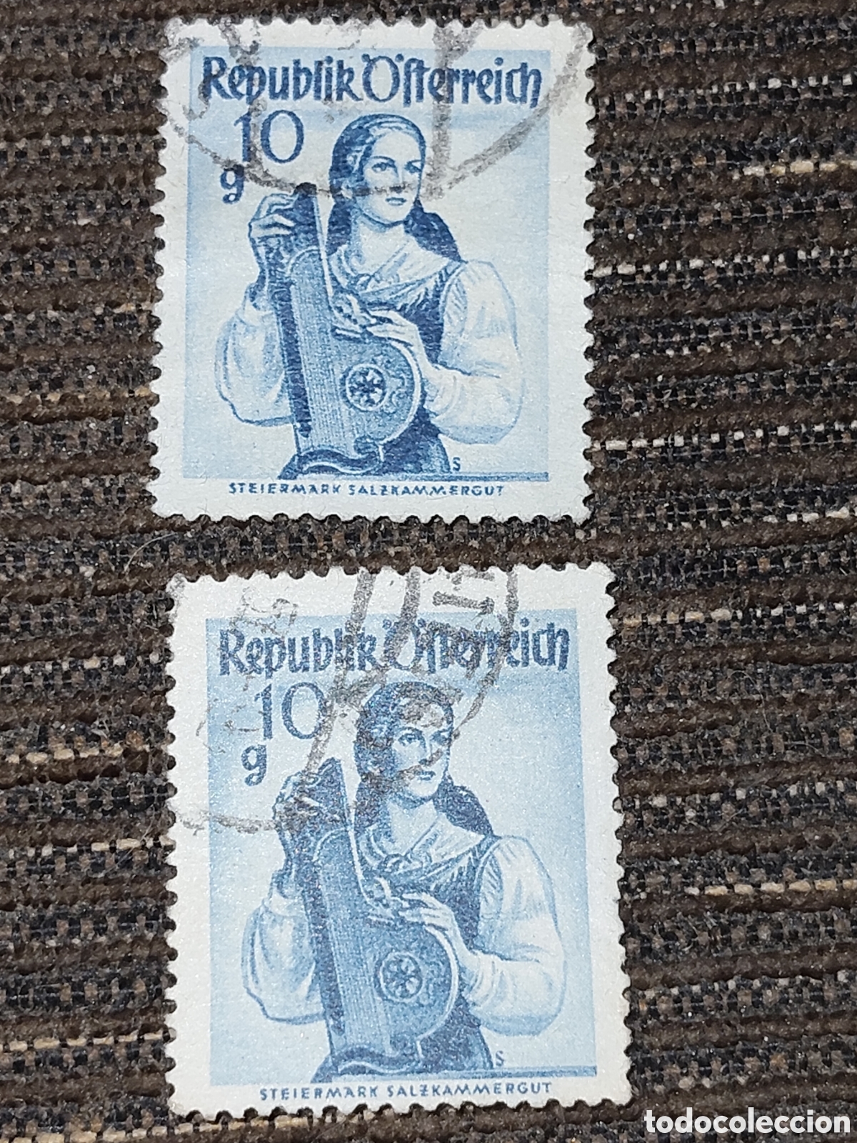 Sellos: 2 sellos de Austria trajes regionales de Estiria y Salzkammergut 1948-50