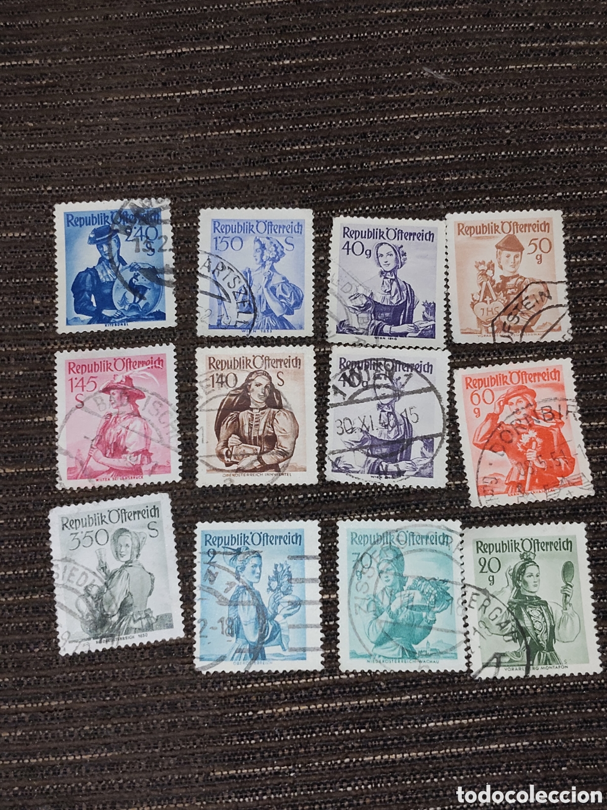 Sellos: 12 sellos de Austria variados trajes t&iacute;picos regionales 1948-50