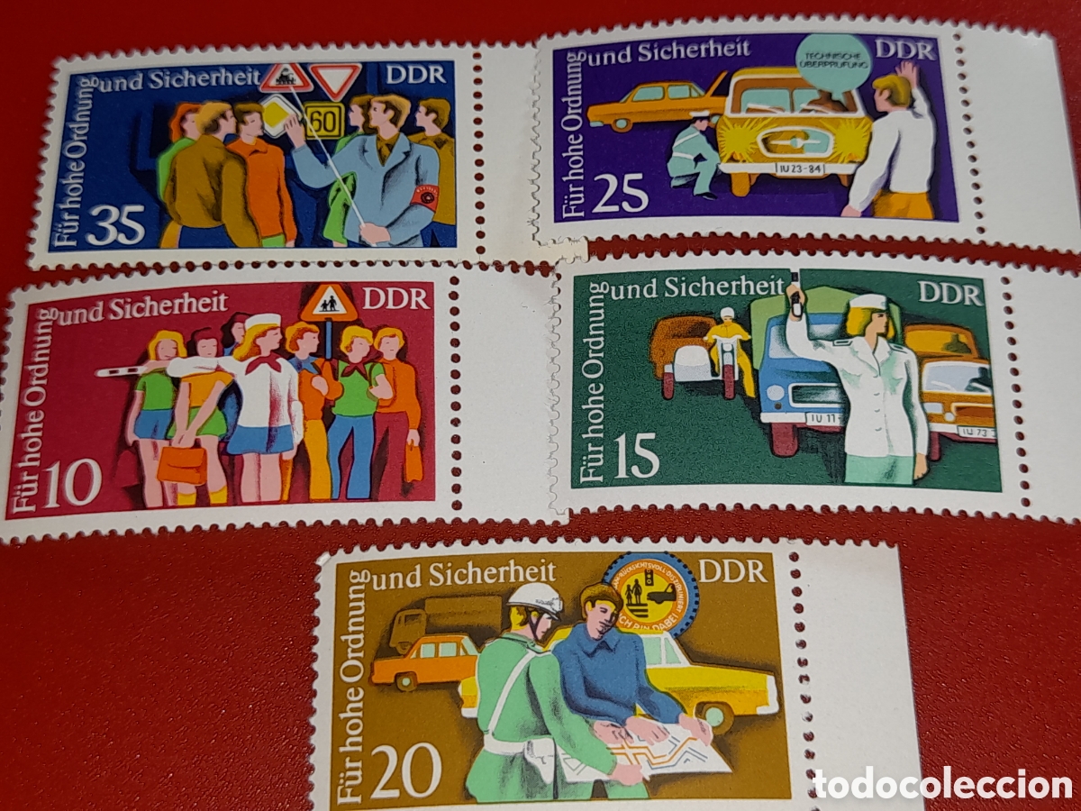 Sellos: Sello Alemania, DDR nuevo 1975. Seguridad vial. Coches. Tr&aacute;fico. Se&ntilde;ales. Polic&iacute;a. Cami&oacute;n. Infancia