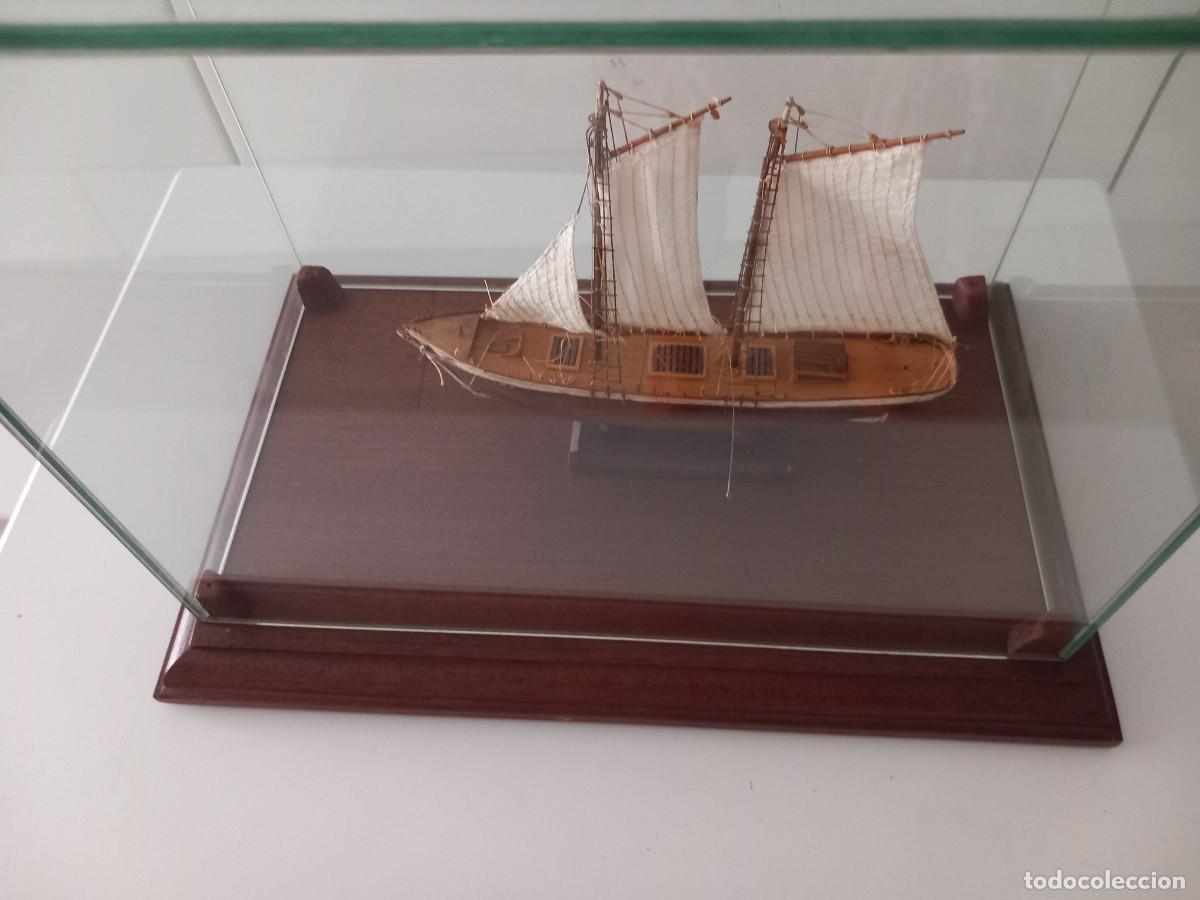 Sellos: Maqueta de barco con vitrina - Foto 2