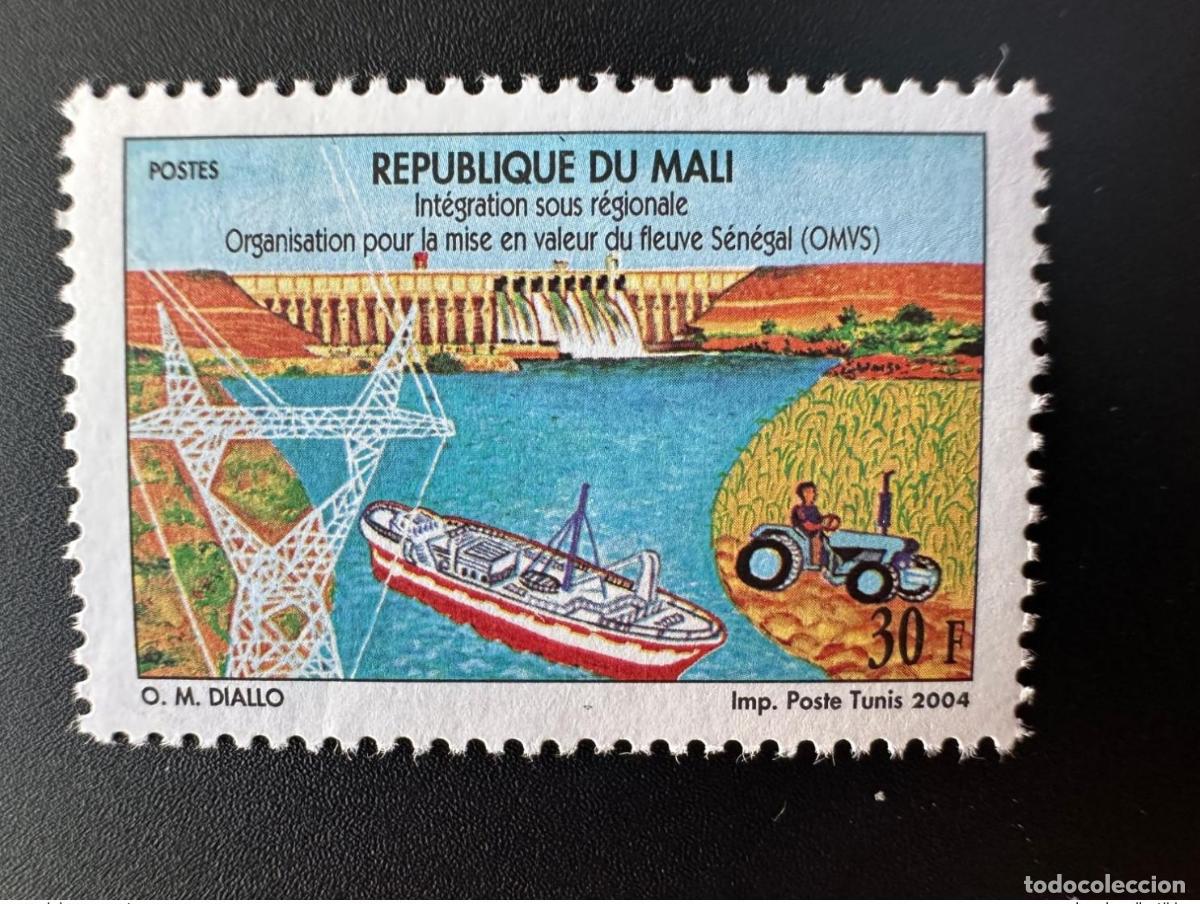 Sellos: Mali 2004 Mi. 2590II 30F Integraci&oacute;n del r&iacute;o Senegal OMVS presa de tractores para barcos