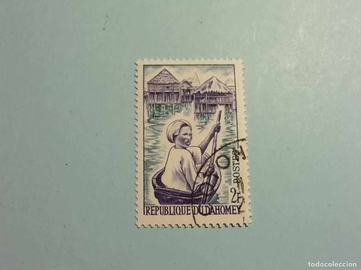 Sellos: BENIN-DAHOMEY 1963 - PUEBLO DE GANVI&Eacute; - NATIVOS, PIRAGUA, CHOZAS (PALAFITOS).