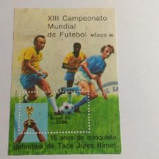 Sellos: HOJA BLOQUE # 67. BRASIL. COPA DEL MUNDO DE FUTBOL MEXICO 86 (BALÓN, PIERNAS Y COPA J. RIMET). Lote 348693488