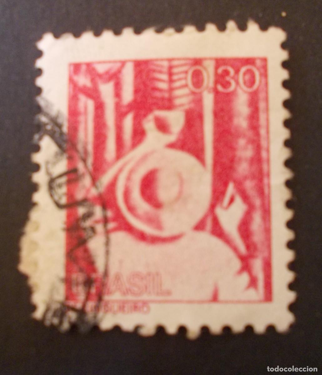 Selos: Sello Brasil 0,30 Recolector de caucho trabajo amaz&oacute;nico Seringueiro rojo 1976