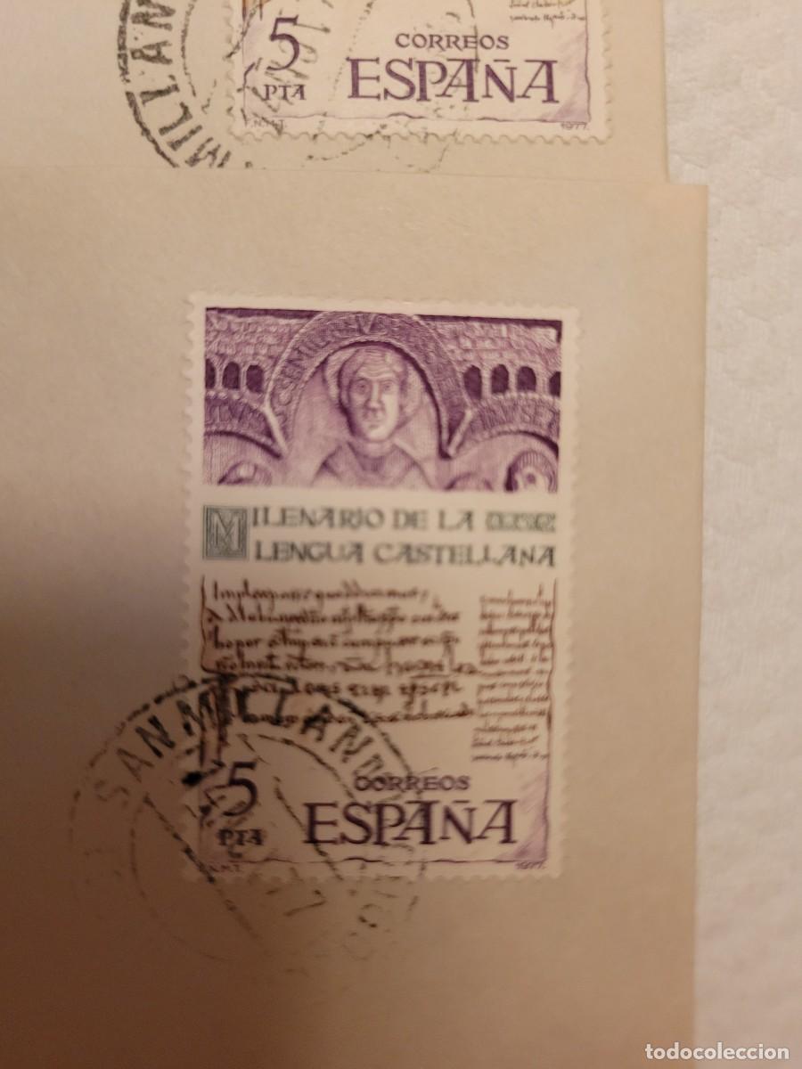 Sellos: 2 cat&aacute;logos de sellos y 2 folletos de exposici&oacute;n filatelica