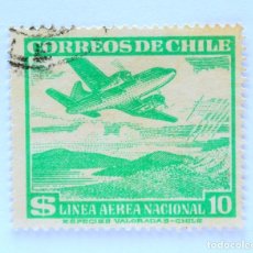 Sellos: SELLO POSTAL CHILE 1951 10 $ AVIACIÓN AVION SOBRE LAGO DE MONTAÑA LAN CORREO AEREO. Lote 157774742