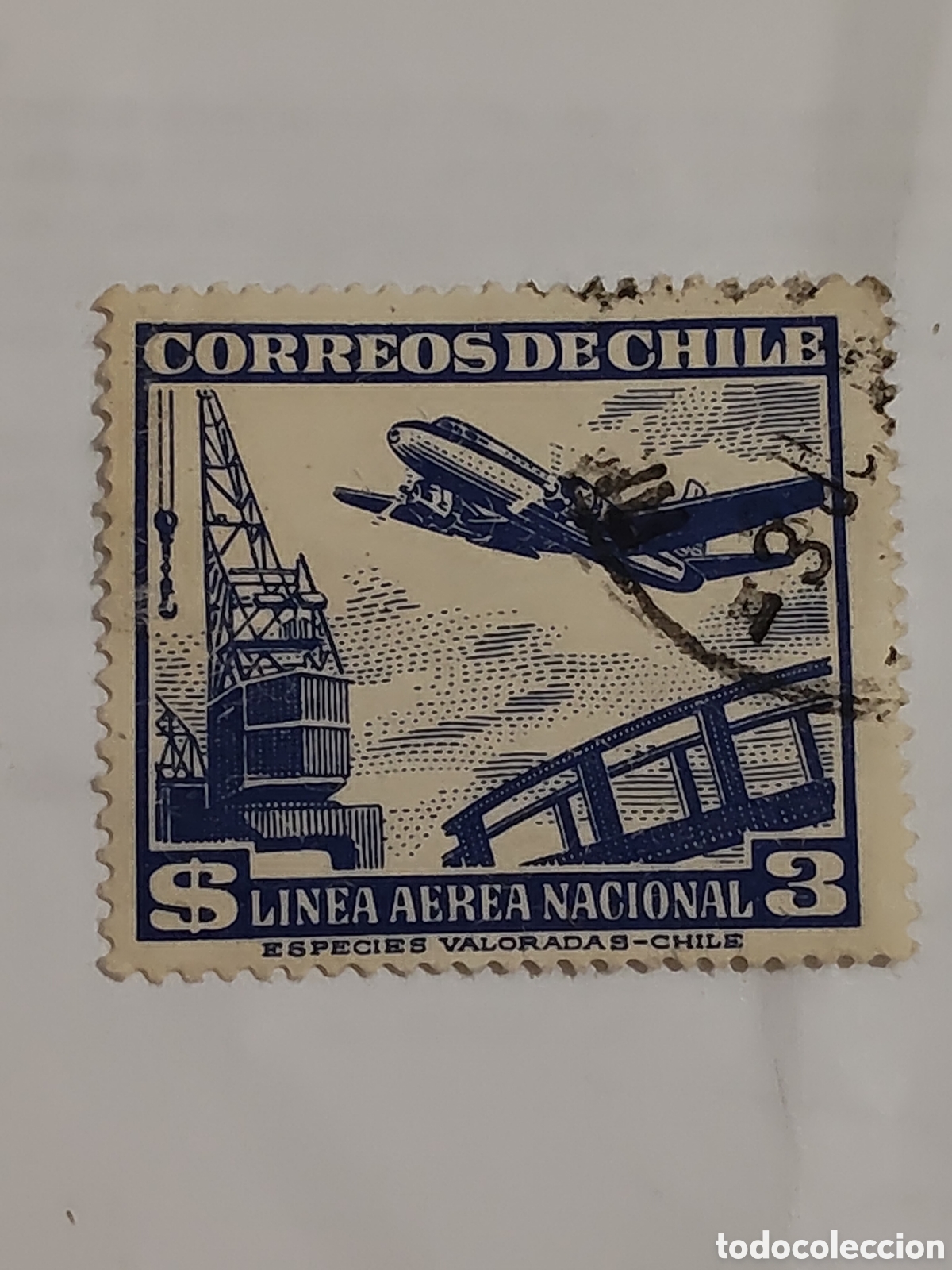 Sellos: Sello de Chile avi&oacute;n en vuelo sobre una gr&uacute;a portuaria 1951