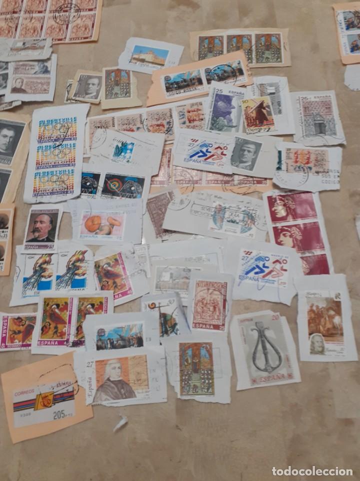 Sellos: lote de 200 sellos de correos españoles con matasello recortes de cartas - Foto 2 - 204154425