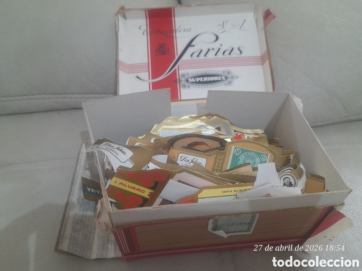 Sellos: Caja puros llena vitolas