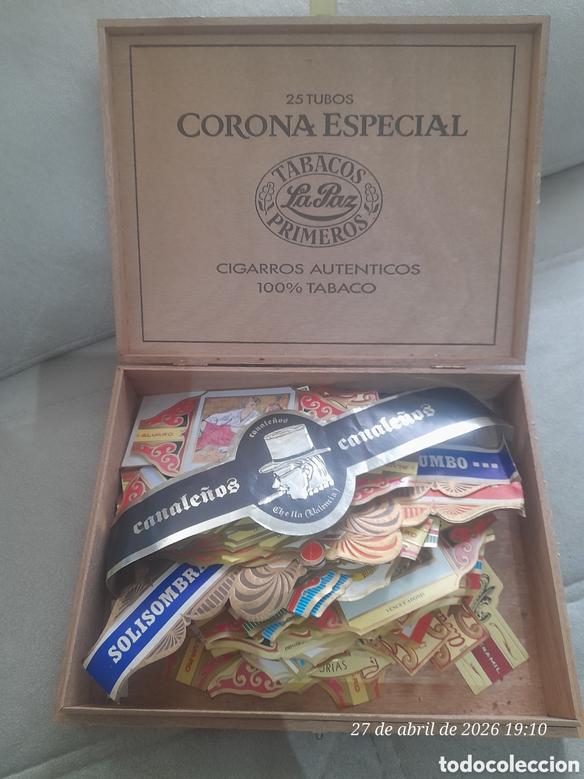 Stamps: Caja puros con vitolas medianas desnudos, escudos..