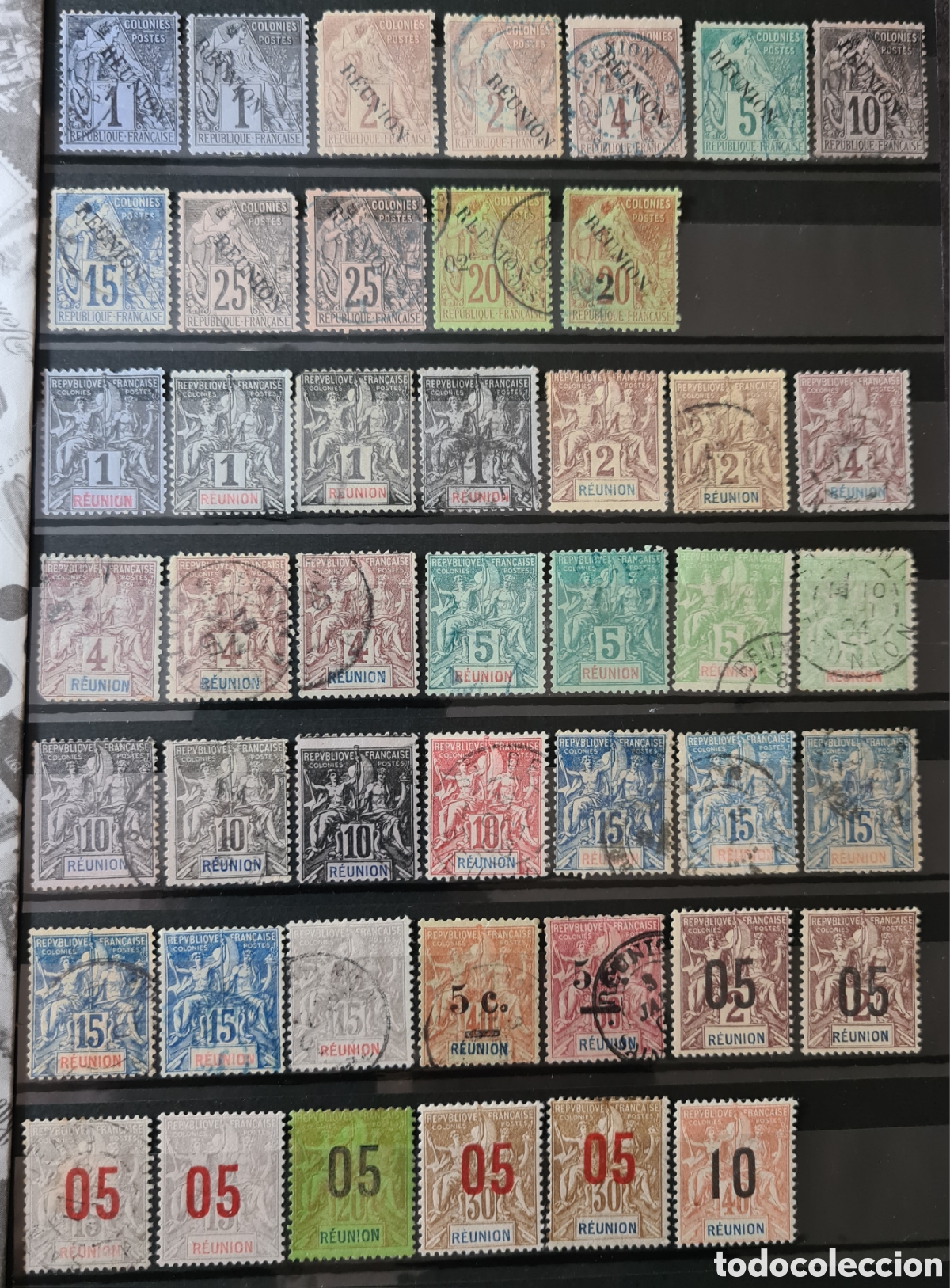 Selos: Colecci&oacute;n de sellos de Reuni&oacute;n en dos &aacute;lbunes