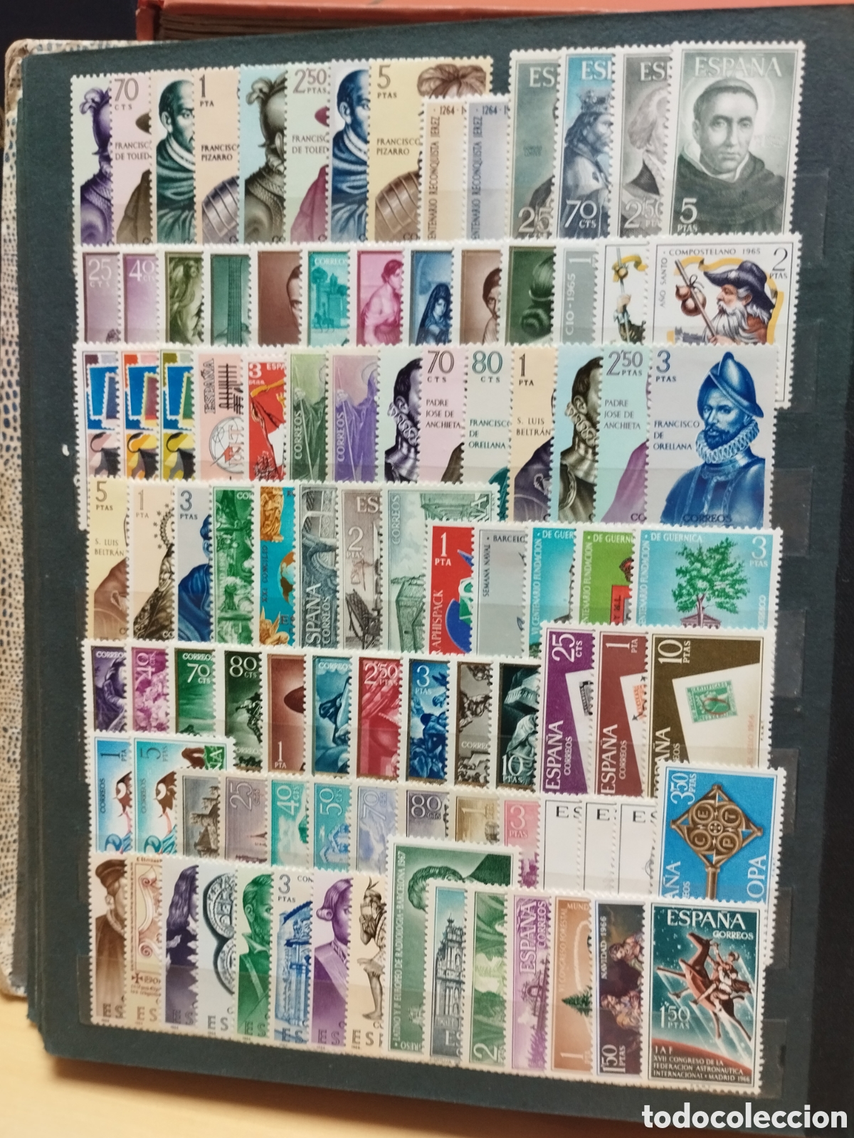 Francobolli: CLASIFICADOR CON CIENTOS DE SELLOS Y SERIES COMPLETAS CON CHARNELA 1950-1969. VER FOTOS, DESCRIPCION
