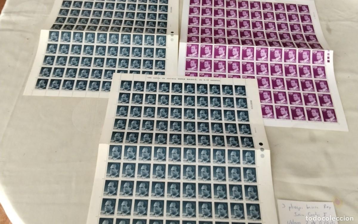 Sellos: TRES PLIEGOS SERIE BASICA REY JUAN CARLOS 1&ordm; DOS DEL VALOR 0,10 CTS Y UNO DE 0,40 CTS