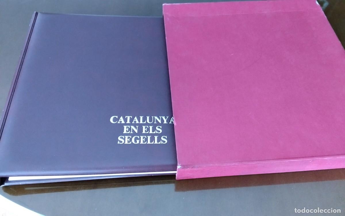 Sellos: ALBUM DE SELLOS &rdquo;CATALUNYA EN ELS SEGELLS&rdquo; COMPLETO INCLUYE LAS TRES HOJITAS DE BARCELONA ,DIFICIL