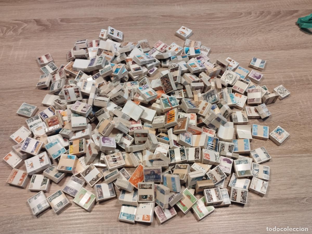 Stamps: SEV B-4. ESPA&Ntilde;A. 30000 SELLOS USADOS II CENTENARIO FORMATO GRANDE. ALGO EN NUEVO.