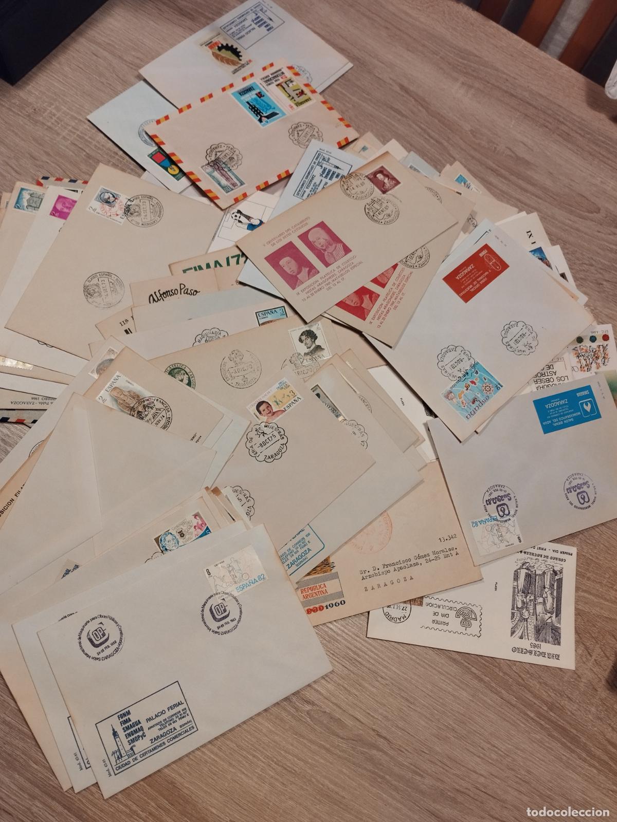 Sellos: CAJA CON SOBRES PRIMER DIA Y MATASELLOS DE ESPA&Ntilde;A. ENTEROS POSTALES CON PRIMER DIA Y MATASELLOS.