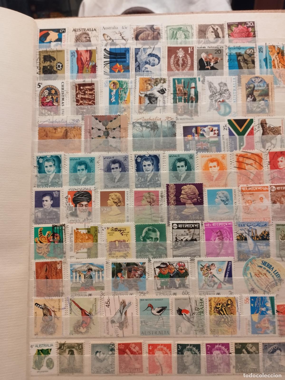 Briefmarken: DAR 22 - CALSIFICADOR 16 HOJAS CON APROX 2000 SELLOS EXTRANJEROS. VER FOTOS.