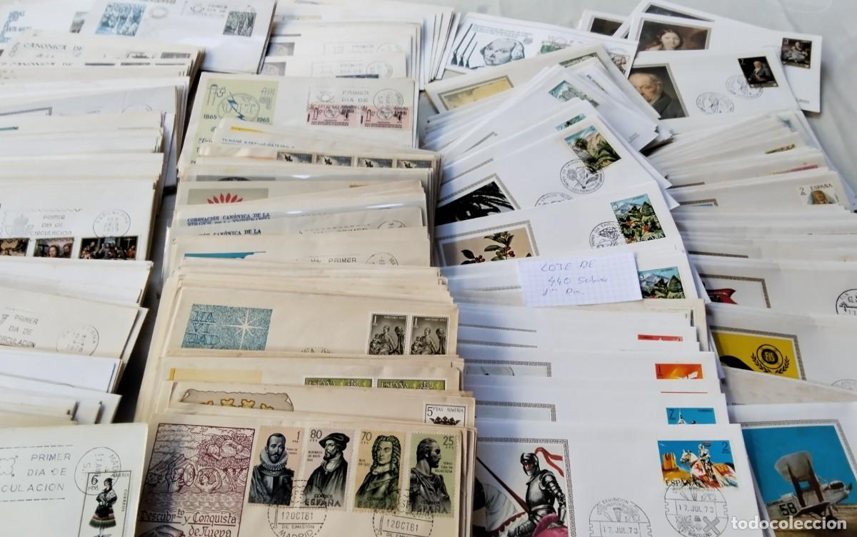 Sellos: LOTE DE APROX 440 SOBRES 1&ordm; DIA DE ESPA&Ntilde;A VER FOTOS