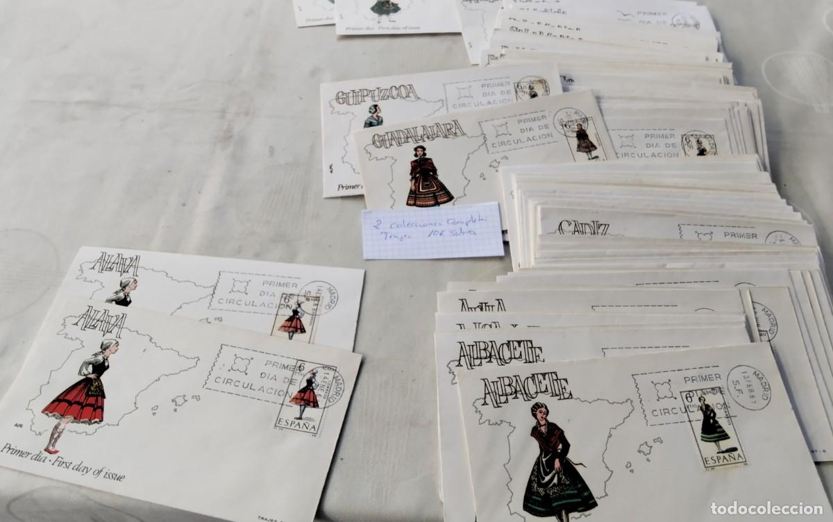 Sellos: DOS COLECCIONES COMPLETAS DE SOBRES TRAJES DE ESPA&Ntilde;A , 106 SOBRES