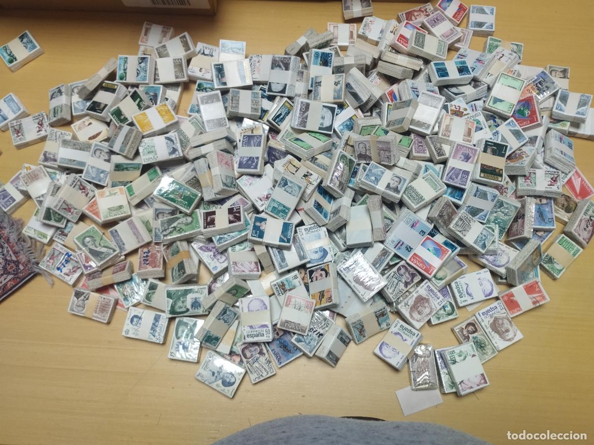 Sellos: BZB. BOLSA 2.- 30.000 SELLOS USADOS DE ESPA&Ntilde;A EN PASTILLAS. VER FOTOS.