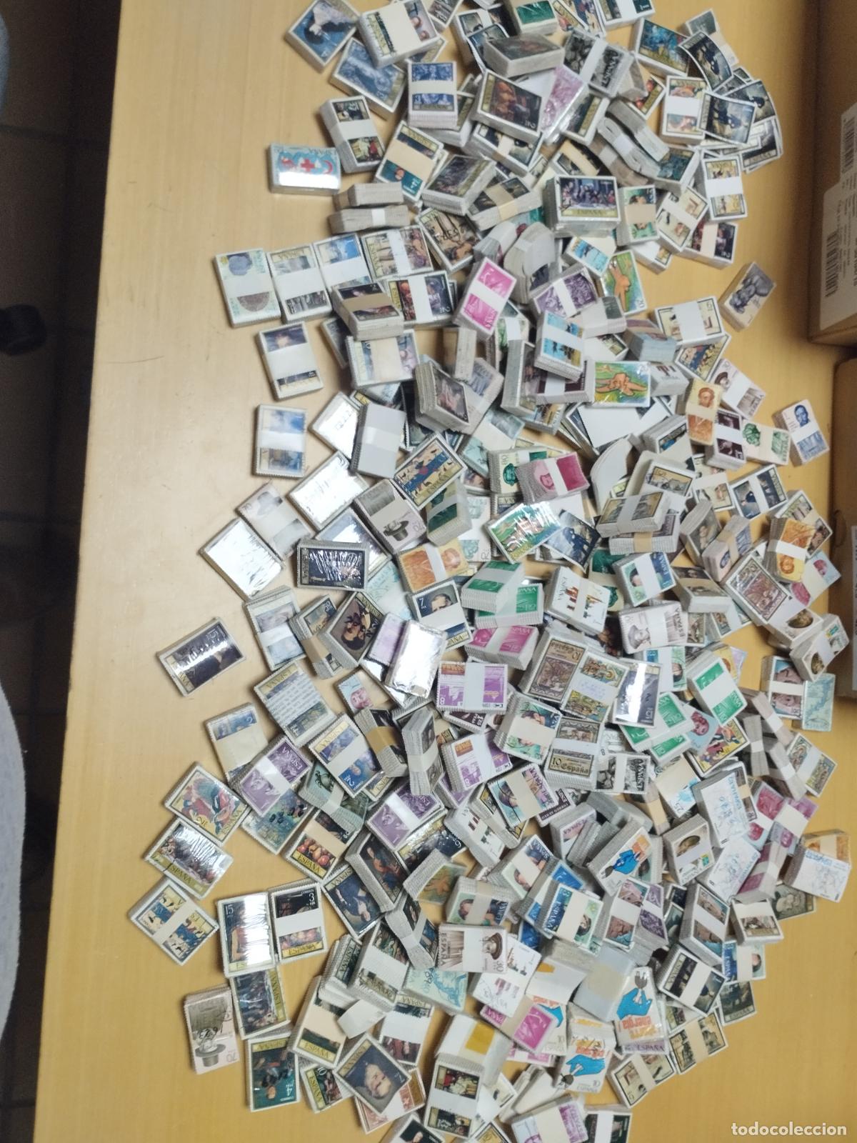Sellos: BZB. BOLSA 6. 30.000 SELLOS USADOS DE ESPA&Ntilde;A EN PASTILLAS. LEER DESCRIPCION.