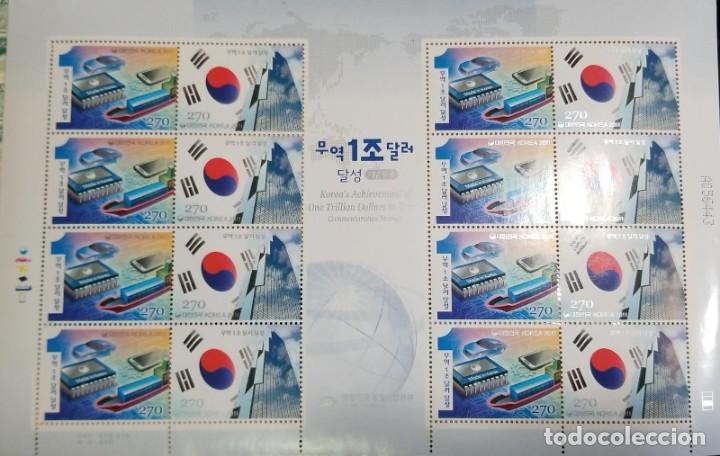 Sellos: O) COREA 2011, LOGRO DE UN TRILL&Oacute;N DE D&Oacute;LARES, BANDERA Y EDIFICIO, ARQUITECTURA, NUEVO - Foto 1