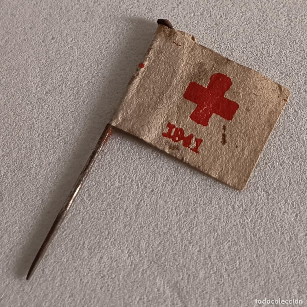 Sellos: BANDERITA alfiler de LA CRUZ ROJA 1941, auxilio social.