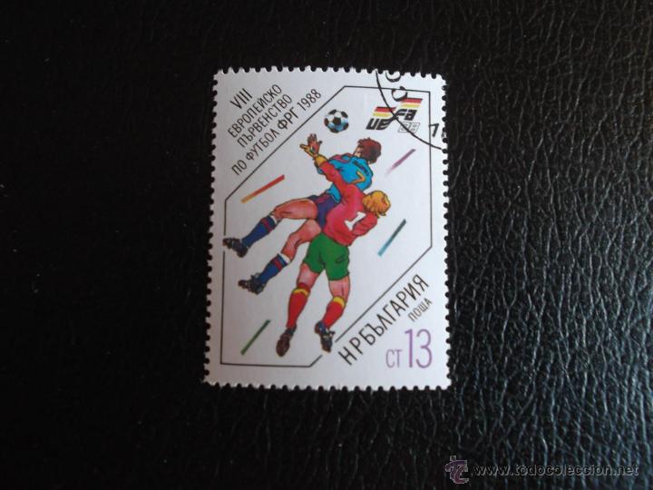 Timbres: Bulgaria. 3178 Campeonato de Europa de f&uacute;tbol: Jugador y portero disputando un bal&oacute;n. 1988. Sellos u