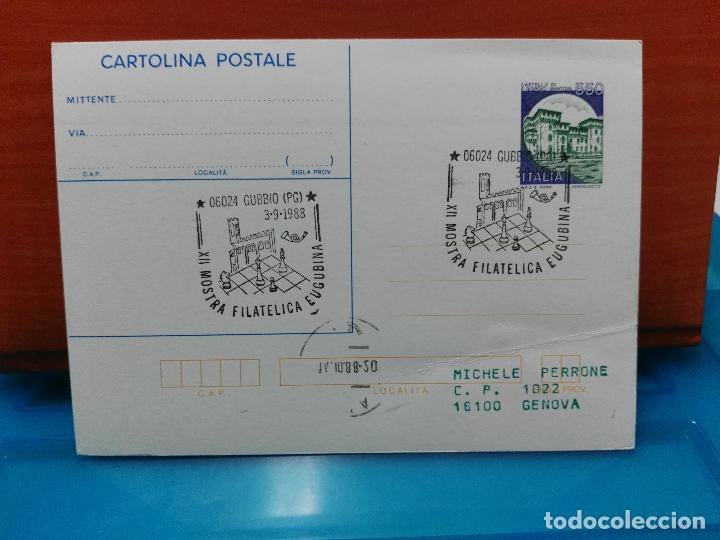 Sellos: AJEDREZ. ITALIA. PARTIDA DE AJEDREZ GIGANTE EN LA PLAZA DEL PUEBLO. GUBBIO 03-09-1988