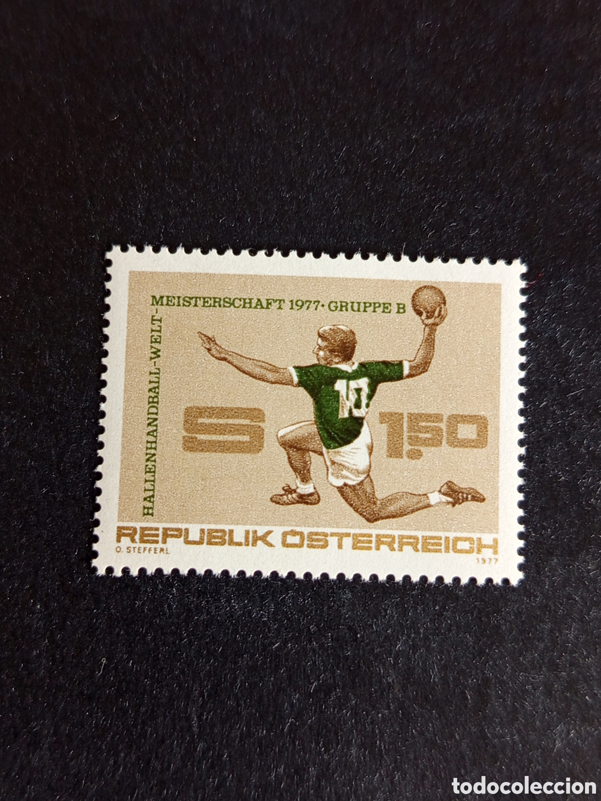 Sellos: AUSTRIA, 1977. Deportes: balonmano. Campeonato del mundo. Yvert 1371. Pedido m&iacute;nimo 3 &euro;. Ver fotos.