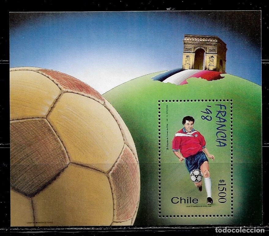 Sellos: CHILE 1998, HOJA BLOQUE - CAMPEONATO MUNDIAL DE F&Uacute;TBOL FRANCIA 98. MNH.