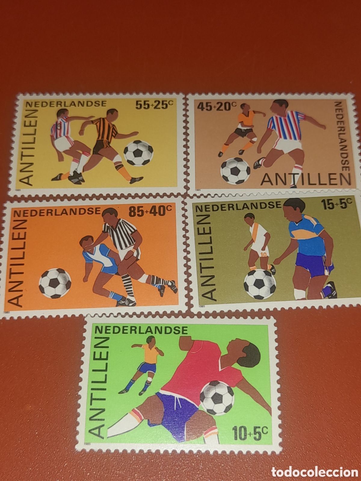 Sellos: Sello Antillas Holandesas mtdo 1985. F&uacute;tbol. Deporte. Juegos. Atletas. Competici&oacute;n.